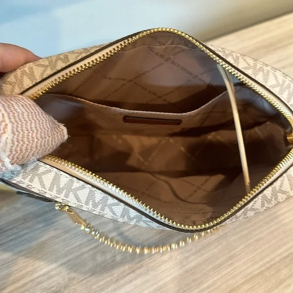 Michael by Michael Kors Jet Set Logo Crossbody Bag – Camera Style - Picture 4 of 8